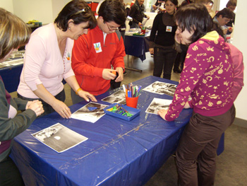 Momento del taller de Collage en la Fundación Mapfre.